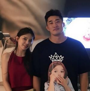 이종격투기 선수 김동현, “6살 연하 부인(아내) 송하율 임신 9주차다” 출연 방송서 직접 공개