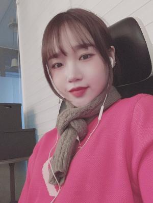 위키미키(Weki Meki) 최유정, 애교머리로 사랑스러움↑…‘큐피드가 따로 없네’