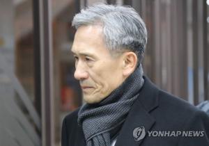 &apos;군 댓글공작&apos; 김관진 전 장관, 징역 2년6개월 선고…김경수 지사 1심 법정 구속과 비교돼