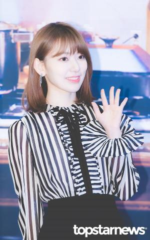 [HD포토] 아이즈원(IZONE) 미야와키 사쿠라(みやわきさくら/宮脇咲良), ‘러블리 손인사’ (모두의 주방)