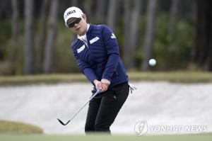 ‘한국 선수 최고령 우승’ 지은희, 버디 10개로 LPGA 혼다 타일랜드 1라운드 단독 선두 나서…“나이 많다고 느끼진 않아”