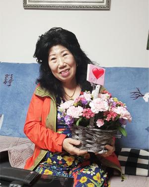 유튜버 박막례 할머니, ‘박씨네 미장원’ 제작진에게 받은 꽃바구니 인증샷 공개