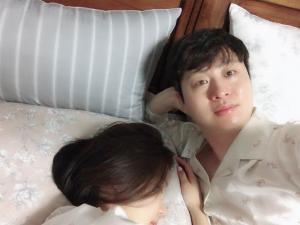 ‘아내의 맛’ 유상무♥김연지, 심쿵 유발하는 달달 침대 셀카…‘두 사람의 나이 차는?’