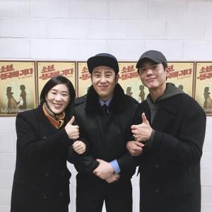 “신이 난 진명이”…블락비 피오 연극 응원차 대학로 찾은 박보검과 백지원