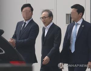 이명박 보석 허가, &apos;자택 구금 및 외인 접견과 통신 금지&apos; 어기면 재구속