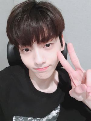 투모로우바이투게더(TXT) 수빈, 데뷔 초부터 잘생긴 미모 뽐내…‘귀여운 거대토끼’