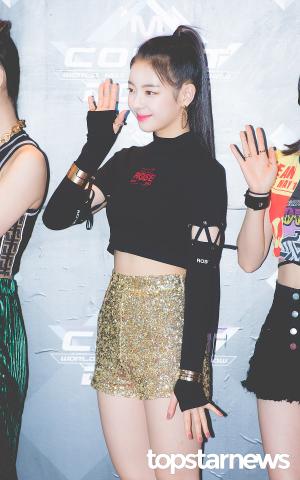 [HD포토] 있지(ITZY) 리아, ‘깜찍한 손인사’ (엠카운트다운)