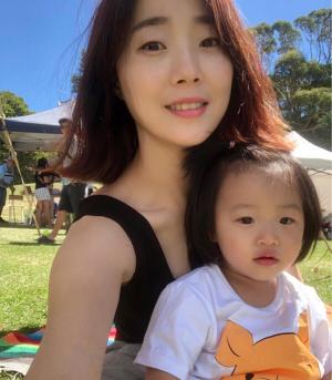 ‘정인욱 ♥’ 허민, 딸 아인이와 모녀 셀카…“뉴질랜드 여행 중”