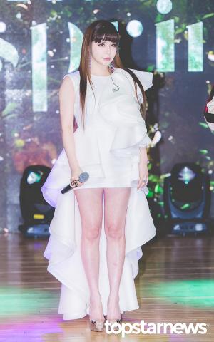 [HD포토] 박봄, ‘새하얀 드레스로 뽐낸 각선미’ (봄)