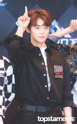 [HD포토] 투모로우바이투게더(TXT) 연준, ‘심쿵 아이컨택’ (엠카운트다운)