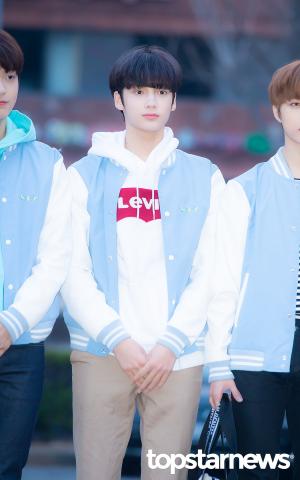 [HD포토] 투모로우바이투게더(TXT) 휴닝카이, ‘고민없이 저장각’ (뮤직뱅크)