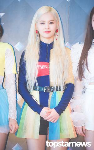 [HD포토] 에버글로우(EVERGLOW) 이유, ‘설레는 눈맞춤’ (엠카운트다운)