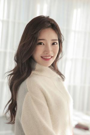 ‘日 K-POP 가수’ 유키카, 서울패션위크 첫 참석…과거 패션모델 데뷔 이력 ‘눈길’