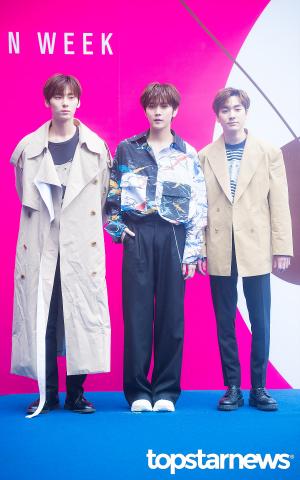 [HD포토] 뉴이스트(NU’EST) 민현-렌-아론, ‘동대문에 세워진 조각상’ (2019FW서울패션위크)