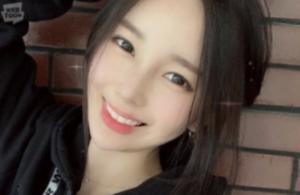화요웹툰 ‘여신강림’ 야옹이 작가, 얼굴 공개…1주년 기념으로 실제 얼굴 공개 ‘연예인급 미모’