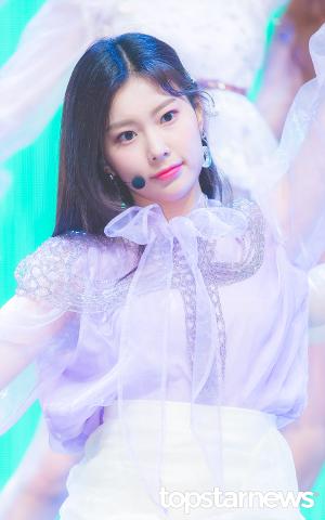 [HD포토] 아이즈원(IZ*ONE) 강혜원, ‘무대위에서 더욱 돋보이는 광배미모’ (비올레타)