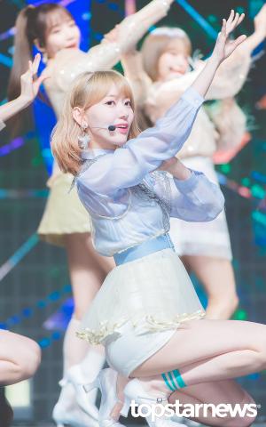 [HD포토] 아이즈원(IZ*ONE) 미야와키 사쿠라, ‘시선강탈 각선미’ (비올레타)