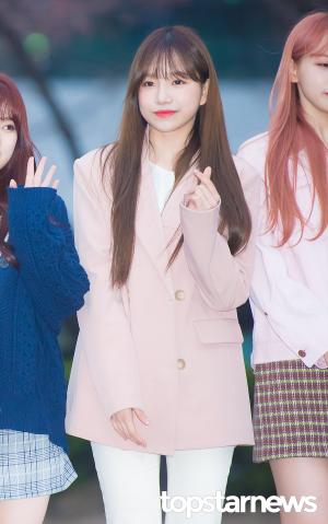 [HD포토] 아이즈원(IZ*ONE) 조유리, ‘심쿵 손하트’ (뮤직뱅크)