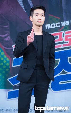 [HD포토] 류덕환, ‘나만의 독특한 손인사’ (특별근로감독관 조장풍)