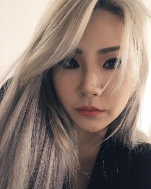 투애니원(2NE1) 출신 씨엘(CL), 빛나는 미모로 근황 전해...“YG 공식 계정의 반응은?”