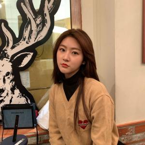 ‘새내기’ 김새론, 매혹적인 눈빛으로 무장한 일상...“갈수록 이뻐지는 청불 전문 배우”
