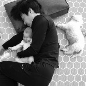 ‘메이비♥’ 윤상현, 아들과 함께한 평화로운 일상…‘반려견도 함께 한 낮잠 시간’