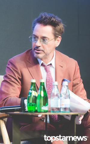 [HD포토] 로버트 다우니 주니어(Robert Downey Jr.), ‘아니 이게 웬 선물이람?’ (어벤져스: 엔드게임 아시아 프레스 컨퍼런스)