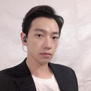 ‘김태희♥’ 비(정지훈), 둘째 소식 이후 오랜만에 근황 사진 게재 “오랜만”