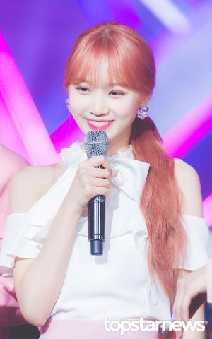 [HD포토] 아이즈원(IZ*ONE) 김채원, ‘음악방송 MC 고정 노리는 꽃미소’ (쇼챔피언)