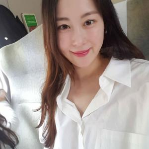 ‘류승수♥’ 윤혜원, 오랜만에 얼굴 공개해 주목…“둘째 득남 후 빛 발하는 미모”