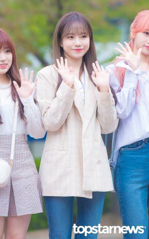 [HD포토] 아이즈원(IZ*ONE) 조유리, ‘위즈원을 향한 귀여운 손인사’ (뮤직뱅크)