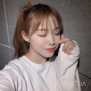 ‘에이틴 시즌2’ 김수현, 봄맞이 상큼한 미소…‘미스틱의 요정’