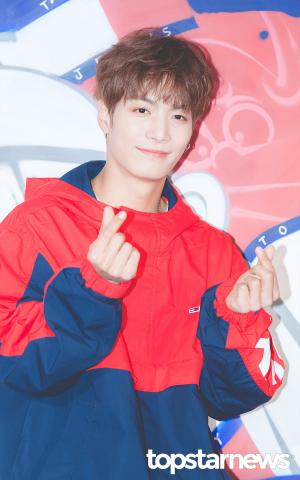 [HD포토] 뉴이스트(NU&apos;EST) JR, ‘깜찍하게 손하트’