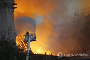 파리 노트르담 대성당 화재 이후 납성분 검출…첨탑-골조 납 300톤 녹아내려