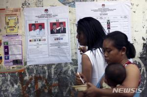 1.5억명 6시간에 투표마친 인도네시아, 수개표로 272명 &apos;과로사&apos;