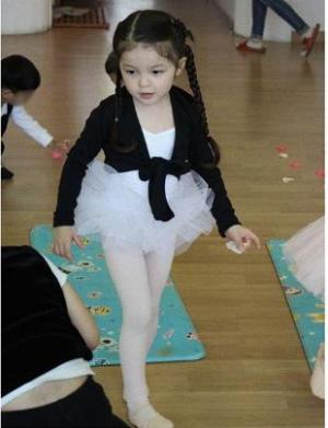 ‘슈퍼맨이 돌아왔다’ 박주호 아내 안나, 나은이의 발레복 입은 모습 공개…‘눈부신 요정 미모’