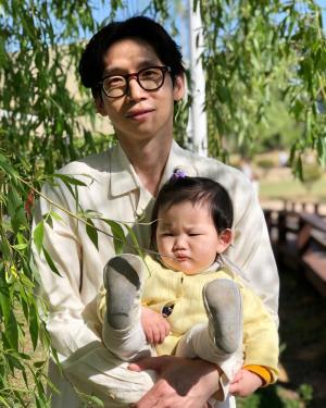 ‘하시시박♥’ 봉태규, 딸 본비와 함께한 사진 눈길…“심기가 안 좋으신 본비”