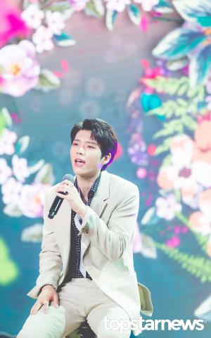 [HD포토] 인피니트(INFINITE) 남우현, ‘꽃향기가 나요’ (Hold On Me)