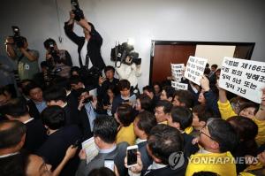 &apos;패스트트랙&apos; 국회법 위반 한국당 62명·민주당 25명, 모두 공안부 배당…총 164명