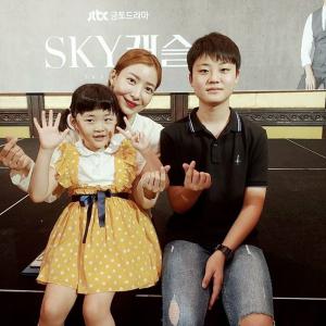 ‘스카이캐슬(SKY 캐슬)’ 이유진, 윤세아-동생 이진주와 함께 훈훈한 쓰리샷 “우수한”