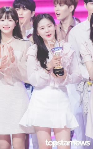 [HD포토] 오마이걸(OH MY GIRL) 효정, ‘기대하지 않았던 1위에 눈물이 왈칵’ (쇼챔피언)