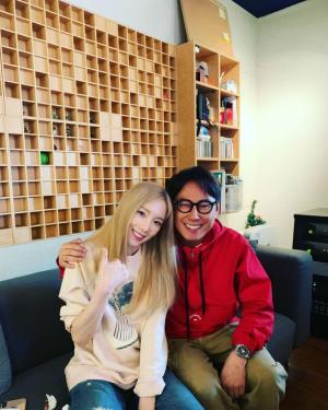 윤종신, 태연과 녹음 완료 인증샷…“태연&시티팝 기대하셔요”