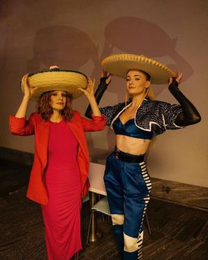 ‘엑스맨 : 다크 피닉스’ 제시카 차스테인-소피 터너, 멕시코서 모자 선물 인증…“뭘 해도 어울리는 두 배우”