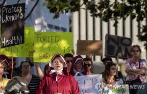 성폭행과 근친상간 낙태까지 금지…시대를 역행하는 미국