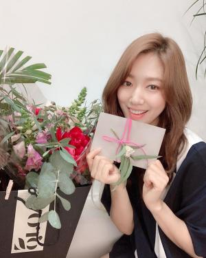 박신혜, 꽃보다 아름다운 비주얼…‘러블리함 뿜뿜’