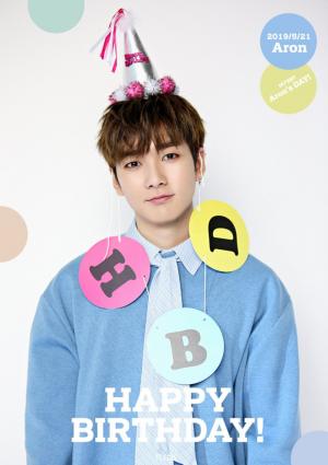 “National_Aron_day”…뉴이스트(NU’EST) 아론, 27번째 탄신일…JR-민현-렌 “아론 형 생일 축하해♥”