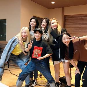 이엑스아이디(EXID), 김신영과 단란한 투 샷…“해피 바이러스”