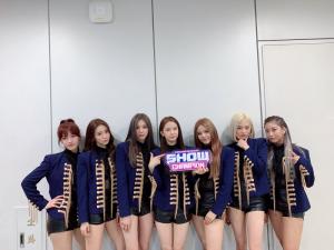 씨엘씨(CLC), ‘쇼챔피언’서 컴백 무대 최초 공개 ‘돋보이는 제복핏’