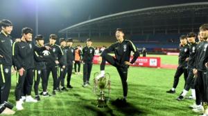 U18 축구대표팀 박규현, 트로피에 발올리고 소변 보는 시늉도…결국 판다컵 우승 박탈 