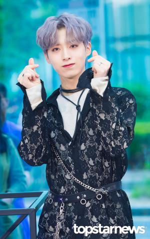 [HD포토] 원어스(ONEUS) 시온, ‘사랑합니다~’ (팩트인스타)